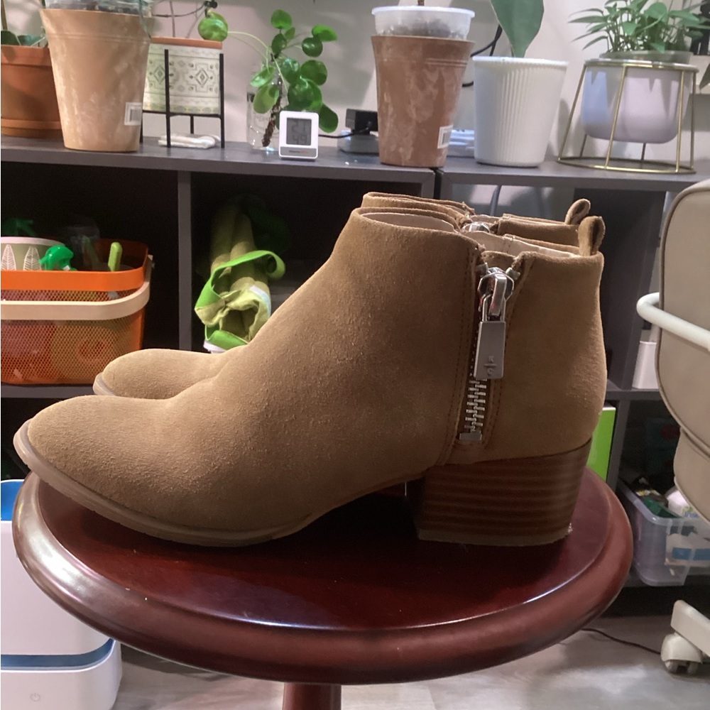 Kenneth Cole Women’s ankle boots. Size 7